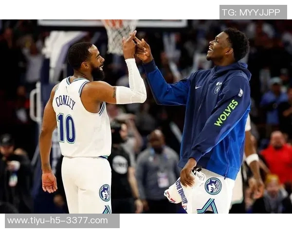 森林狼新赛季备战热情高涨爱德华兹迪文里德训练照展笑颜